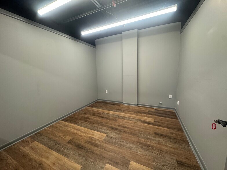 More Photos Of 1726 E Church St, Jacksonville Coworking Space