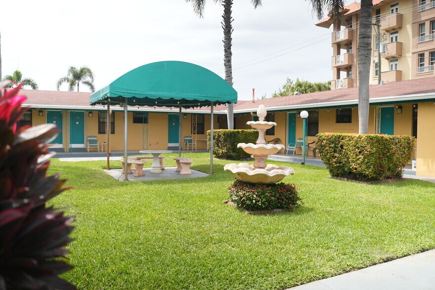More Photos Of 418 S Federal Hwy, Hollywood Hotel For Sale