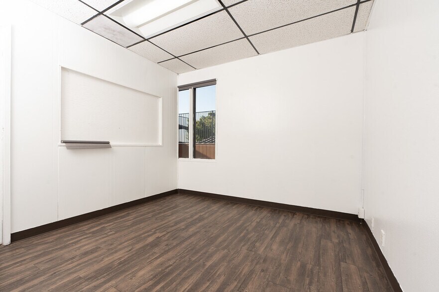 More Photos Of 4650 Border Village Rd, San Ysidro Office For Lease