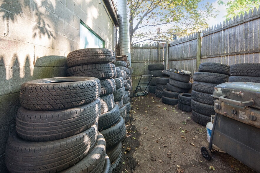 More Photos Of 1907 Van Vranken Ave, Schenectady Auto Repair For Sale