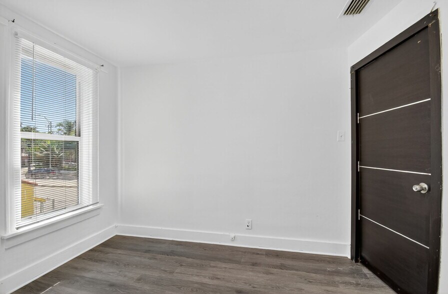 More Photos Of 220 SW 16th St, Dania Beach Office For Lease