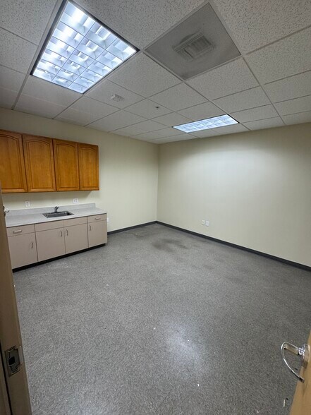 More Photos Of 1306 Palomares St, La Verne Warehouse For Sale
