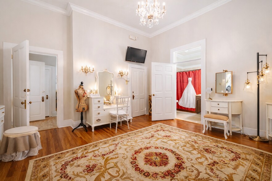 More Photos Of 5800 England Dr, Alexandria Specialty For Sale