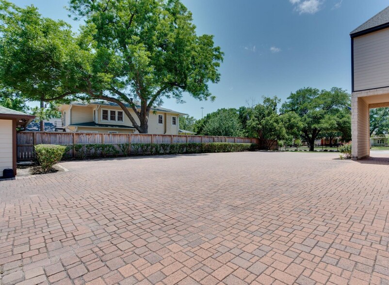 More Photos Of 420 Heights Blvd, Houston Office Residential For Sale
