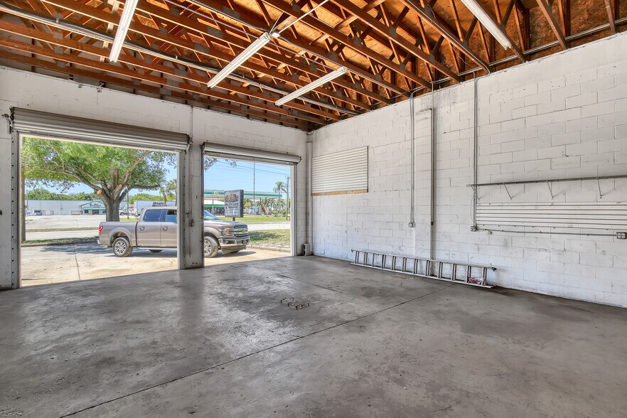 More Photos Of 4509 Babcock St NE, Palm Bay Auto Repair For Lease