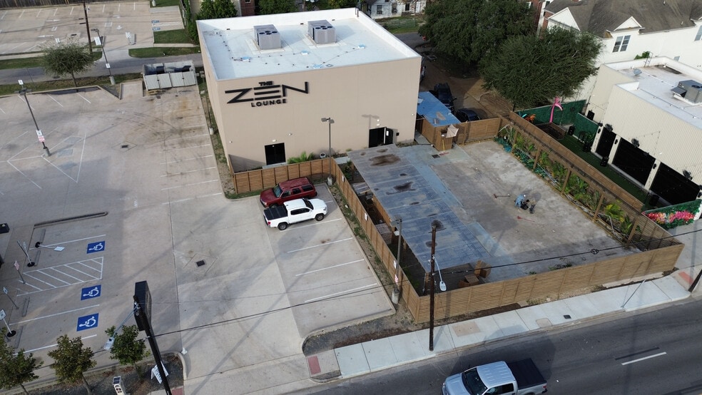 More Photos Of 5316 Washington Ave, Houston Bar For Lease