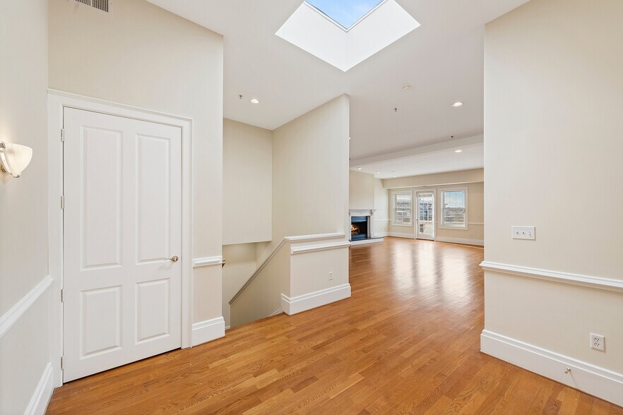 More Photos Of 2411 E Franklin St, Richmond Apartments For Lease