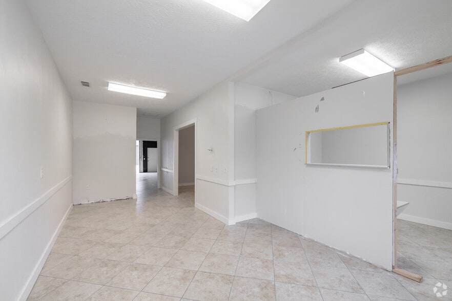 More Photos Of 1620-1646 SE Village Green Dr, Port, Port Saint Lucie Service For Lease