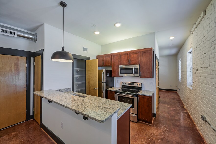 More Photos Of 1131 Commerce St, Petersburg Apartments For Sale