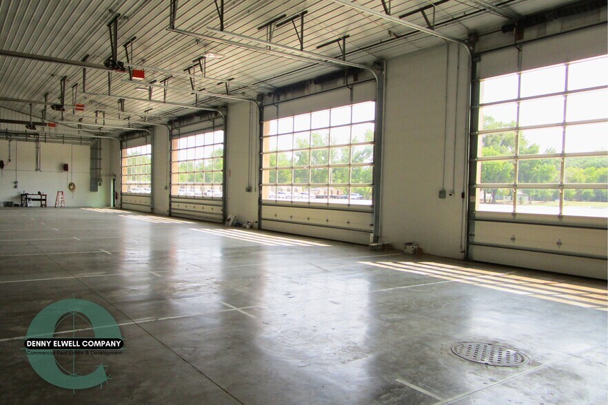 More Photos Of 18720 Highway D20, Alden Flex For Lease