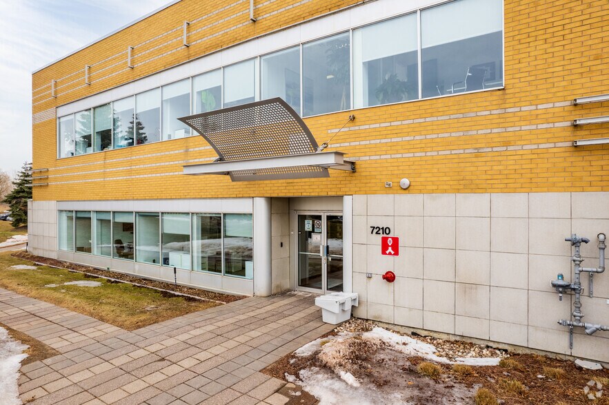 More Photos Of 7210-7220 Rue Frederick-Banting, Saint-Laurent Medical For Lease