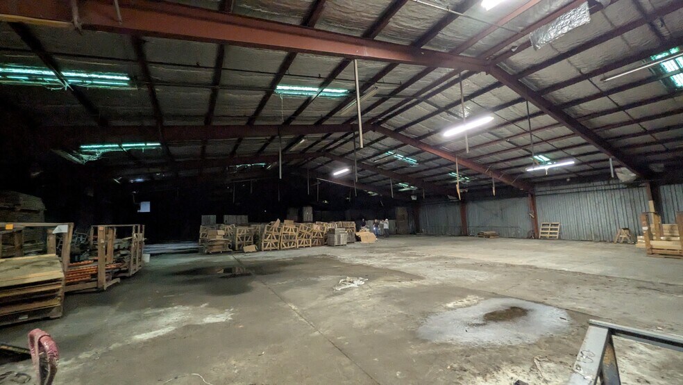 More Photos Of 222 Pecan St, Evergreen Warehouse For Sale