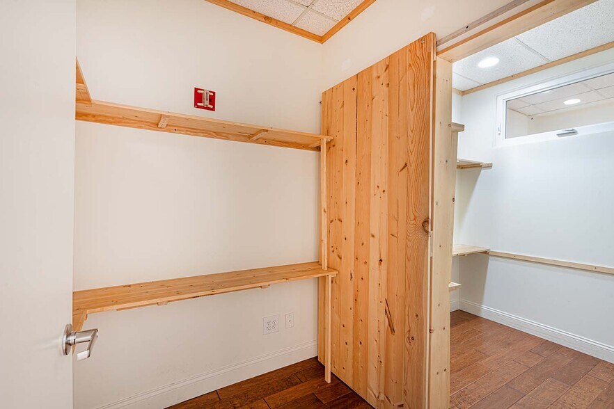 More Photos Of 8911 Lakewood Dr, Windsor Medical For Lease