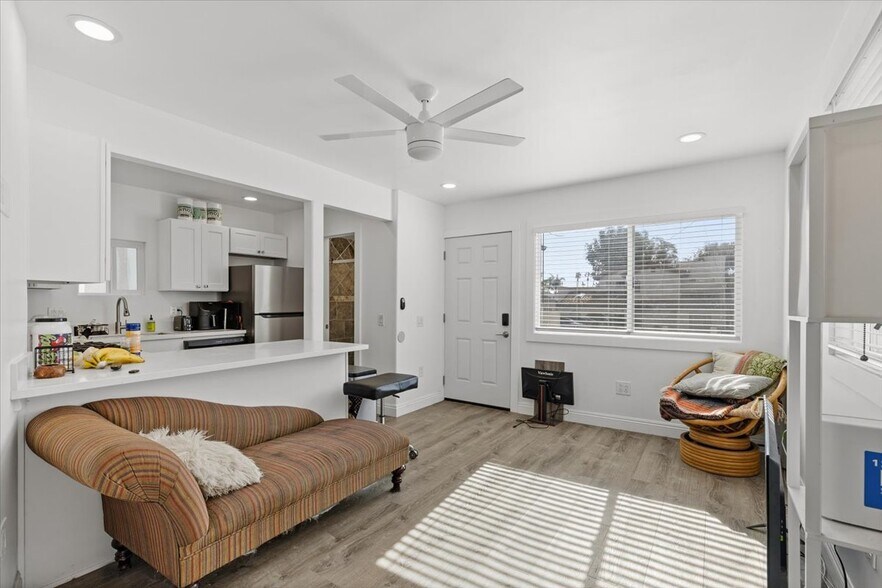 More Photos Of 2033 Garnet Ave, San Diego Apartments For Sale