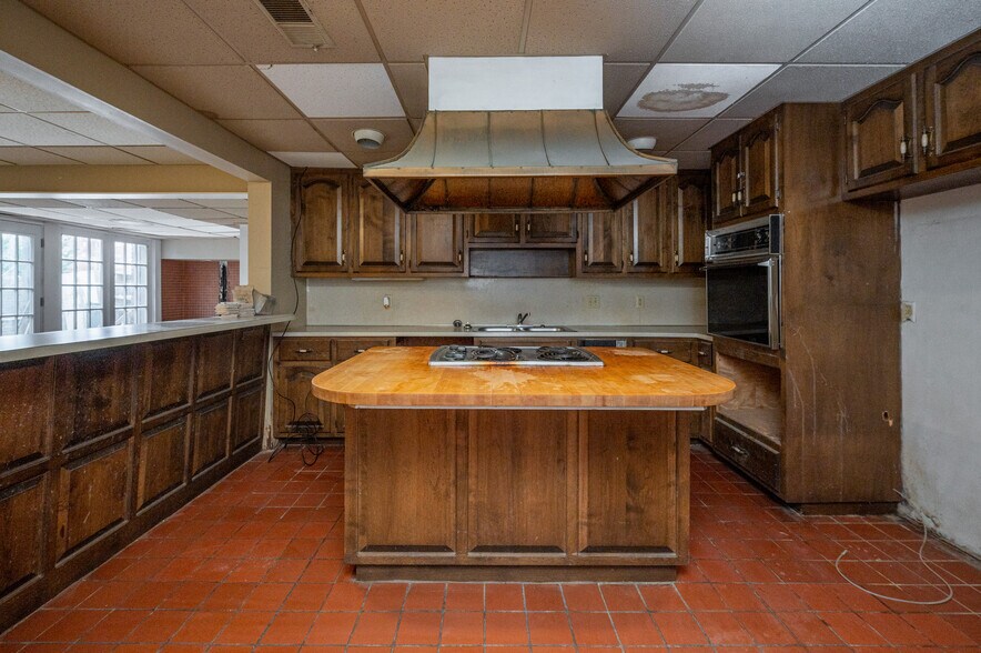 More Photos Of 730 Memorial Dr, Bessemer Medical For Sale