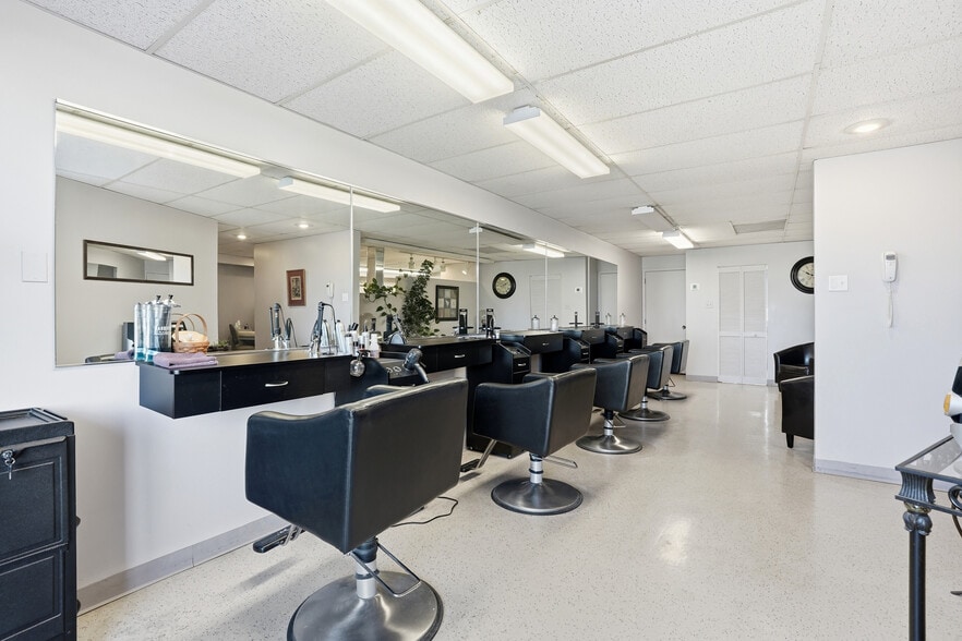 More Photos Of 1645-1655 Hausman Rd, Allentown Storefront Retail Office For Lease