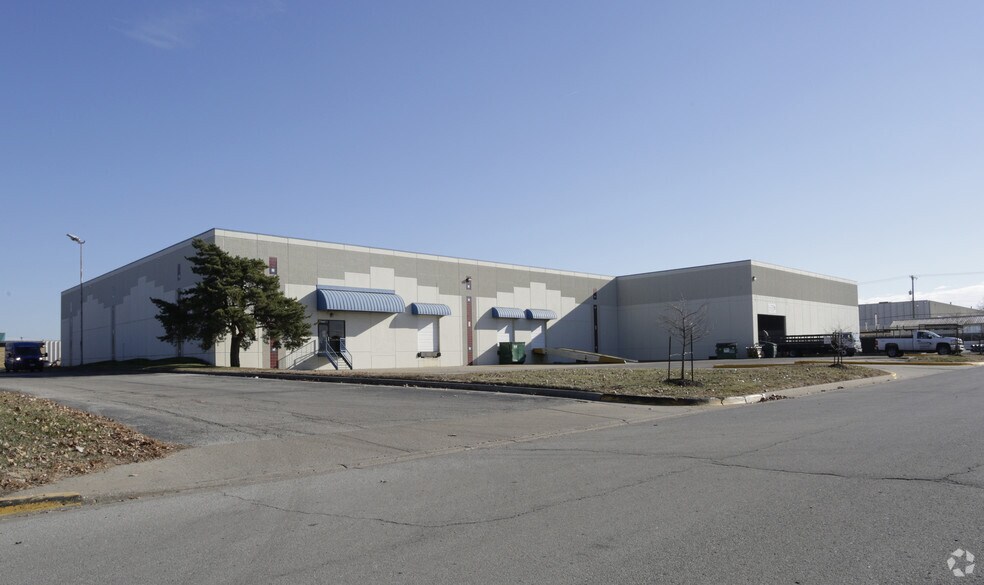 More Photos Of 414-522 E 16th Ave, North Kansas City Warehouse For Lease