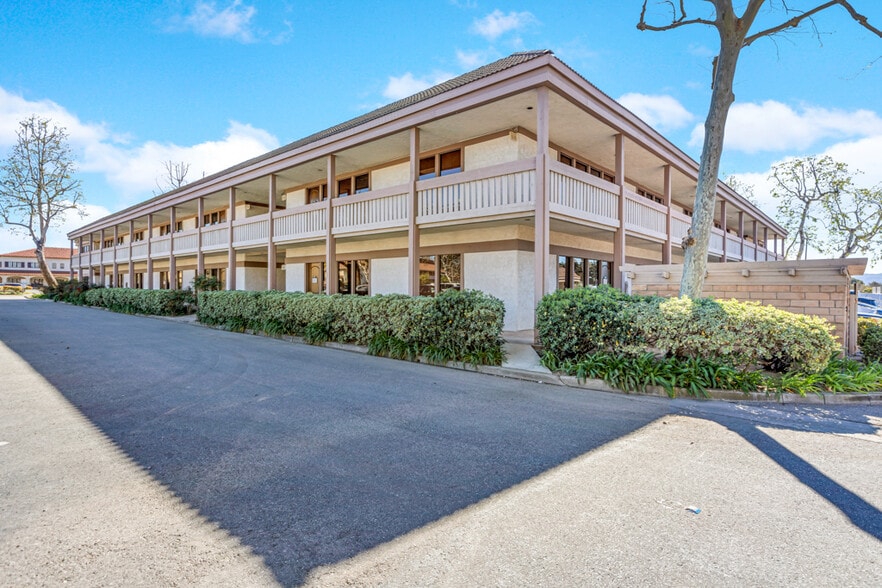 More Photos Of 601 E Daily Dr, Camarillo Office For Lease