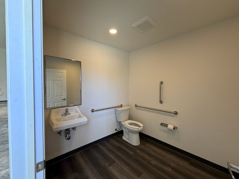 More Photos Of 7645 Grinde Rd, Deforest Warehouse For Sale