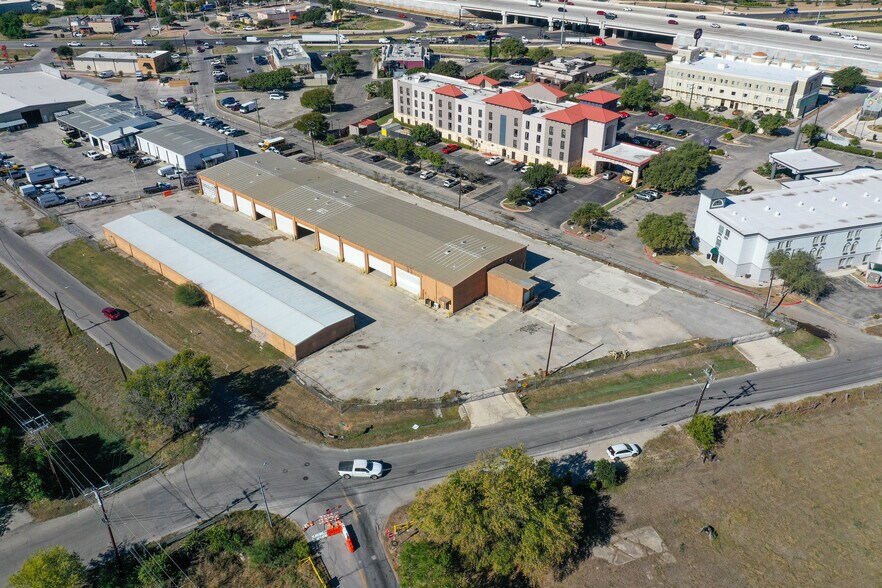 More Photos Of 930 Luciano Flores St, San Marcos Truck Terminal For Lease
