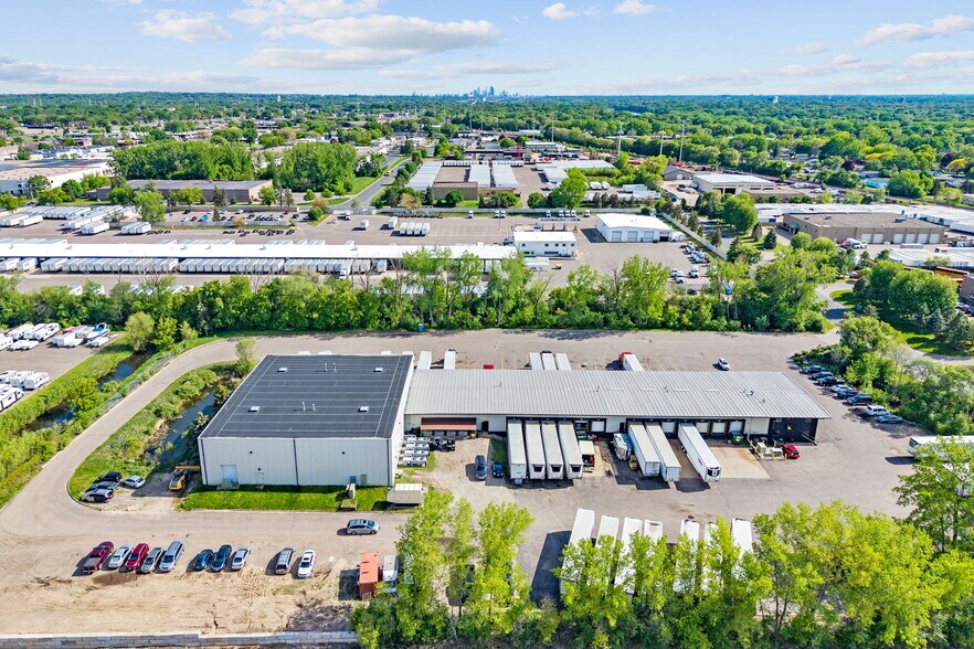 More Photos Of 8201 NE Hickory St, Minneapolis Truck Terminal For Sale