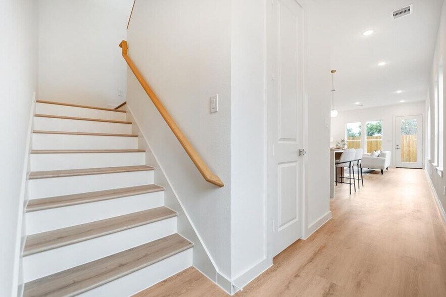 More Photos Of 7118 Eastwood st, Houston Multifamily For Sale