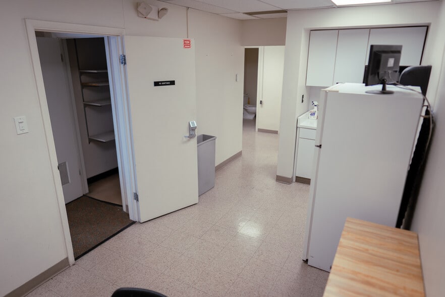 More Photos Of 2802 N Lafayette Rd, Indianapolis Unknown For Lease