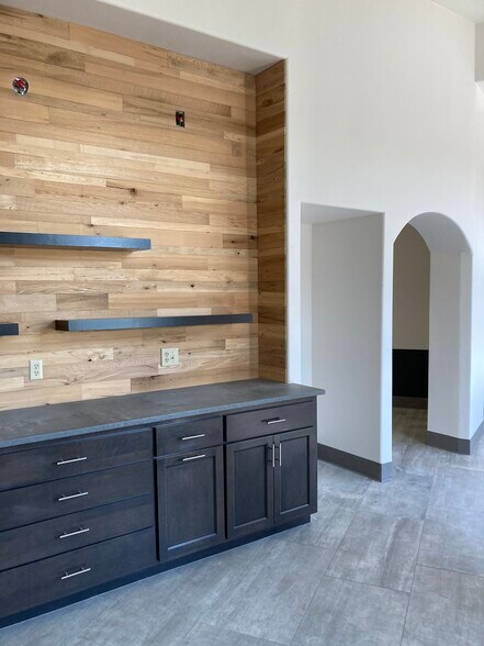 More Photos Of 1700 Sand Acres Dr, De Pere Storefront Retail Office For Lease