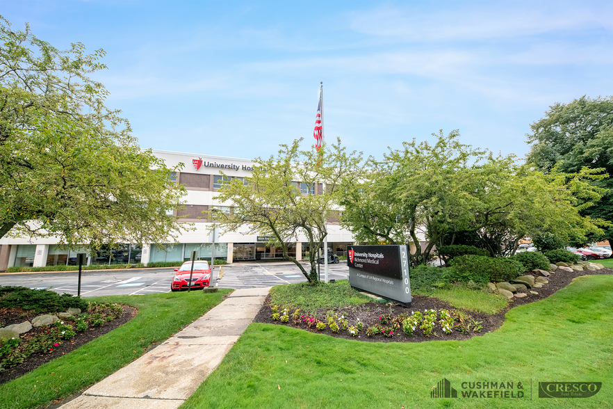 Primary Photo Of 27100 Chardon Rd, Cleveland Hospital For Sale
