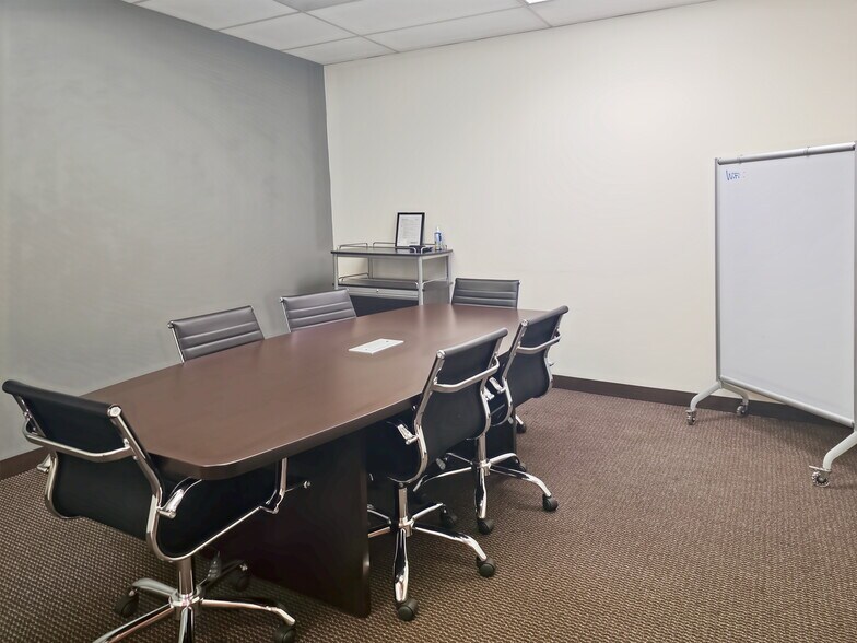 More Photos Of 1341 W Mockingbird Ln, Dallas Coworking Space