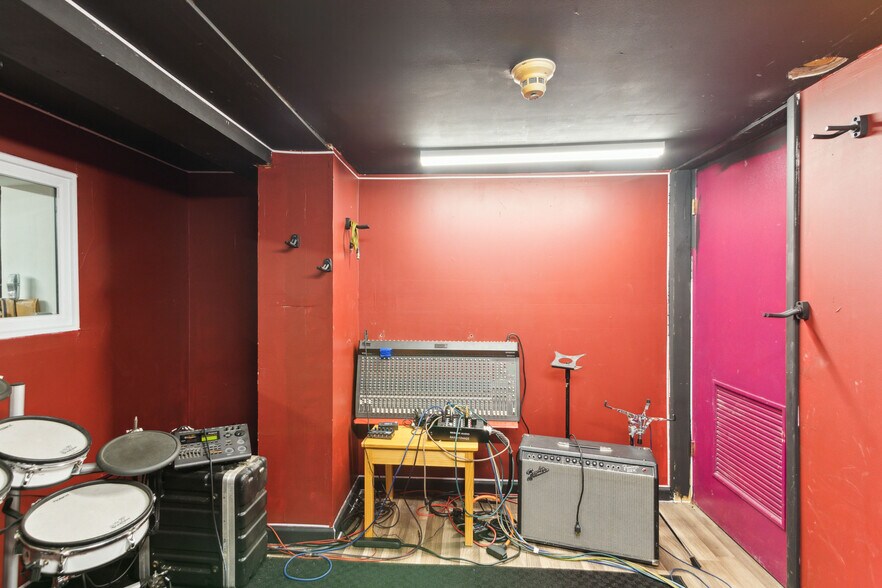 More Photos Of 600 Main St, Riverton Office For Sale