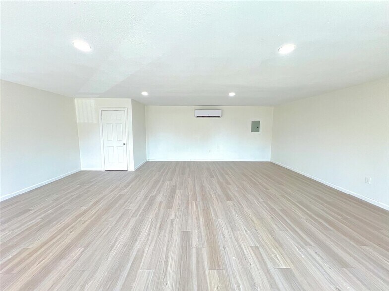 More Photos Of 7704 Irvington Blvd, Houston General Retail For Lease