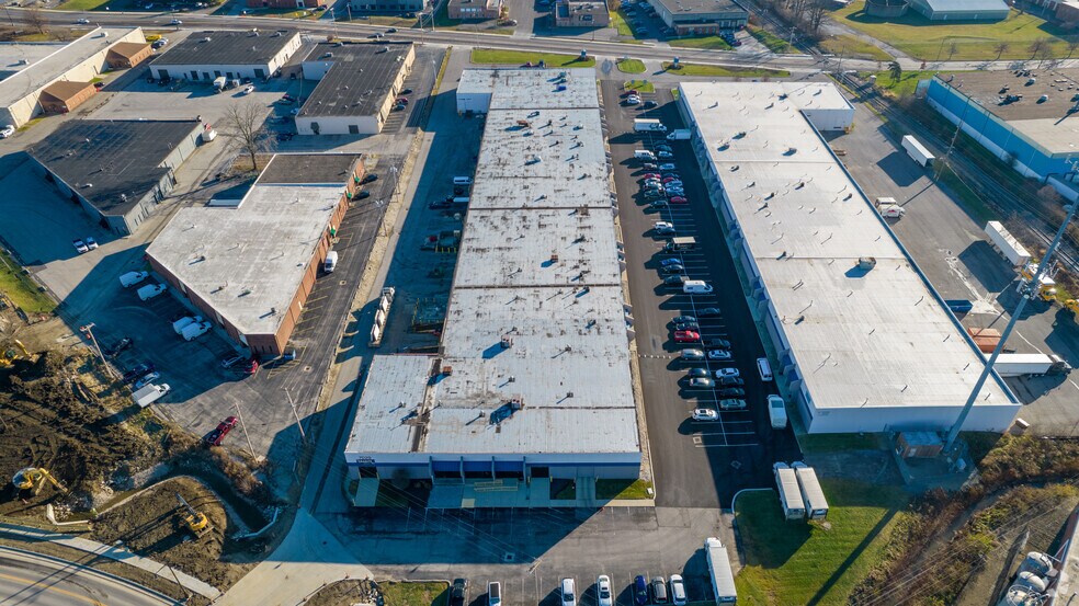 More Photos Of 7029 Huntley Rd, Columbus Light Manufacturing For Lease