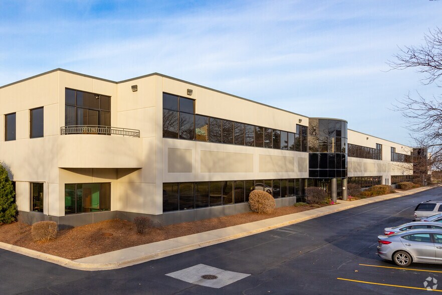 More Photos Of 100-130 Lakeview Pky, Vernon Hills Warehouse For Lease
