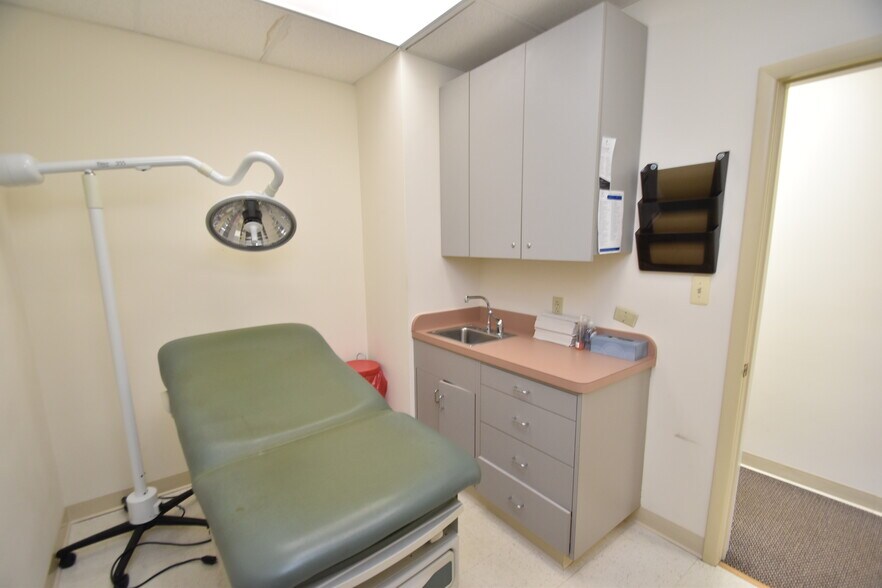 More Photos Of 7 Oak Ridge Rd, Newfoundland Office Residential For Lease