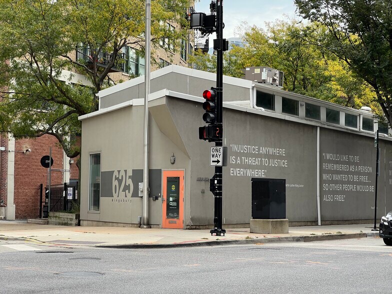 More Photos Of 430 W Ohio St, Chicago Showroom For Sale