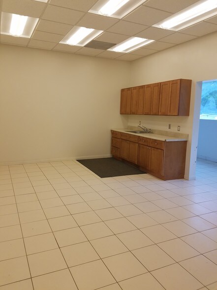 More Photos Of 16517 Bull Church Rd, Woodford Warehouse For Lease