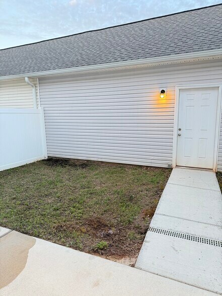 More Photos Of 422 Falls Pt SW, Madison Flex For Sale