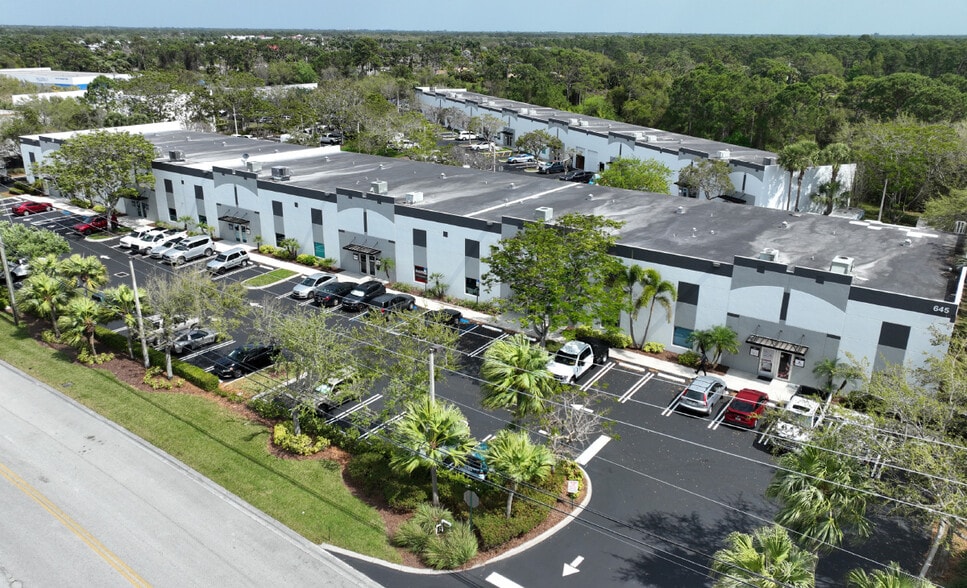 More Photos Of 645 NW Enterprise Dr, Port Saint Lucie Light Distribution For Lease