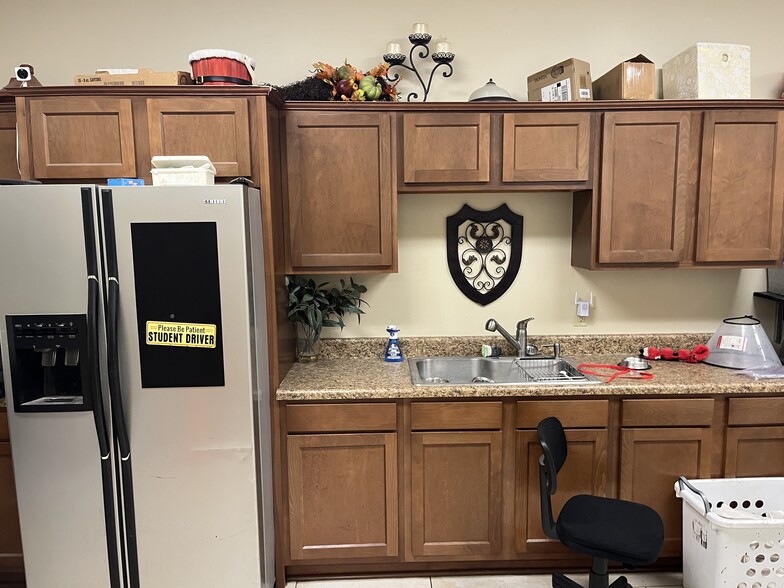 More Photos Of 1343 Lane Ave S, Jacksonville Veterinarian Kennel For Sale