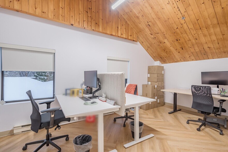More Photos Of 50 Rue Saint-Charles O, Longueuil Medical For Lease