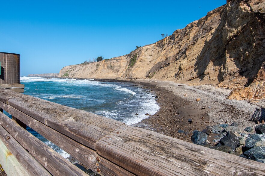 More Photos Of 810 Port Road, Point Arena Restaurant For Sale