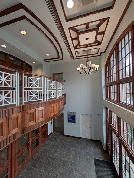 More Photos Of 4139 Ironbound Rd, Williamsburg Bank For Sale