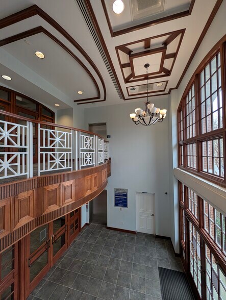 More Photos Of 4139 Ironbound Rd, Williamsburg Bank For Sale