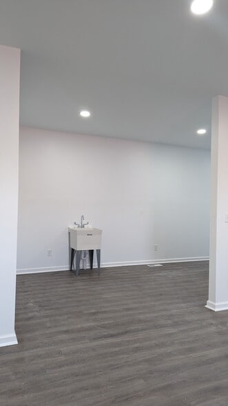 More Photos Of 1300A S Dickerson Rd, Nashville Light Manufacturing For Sale