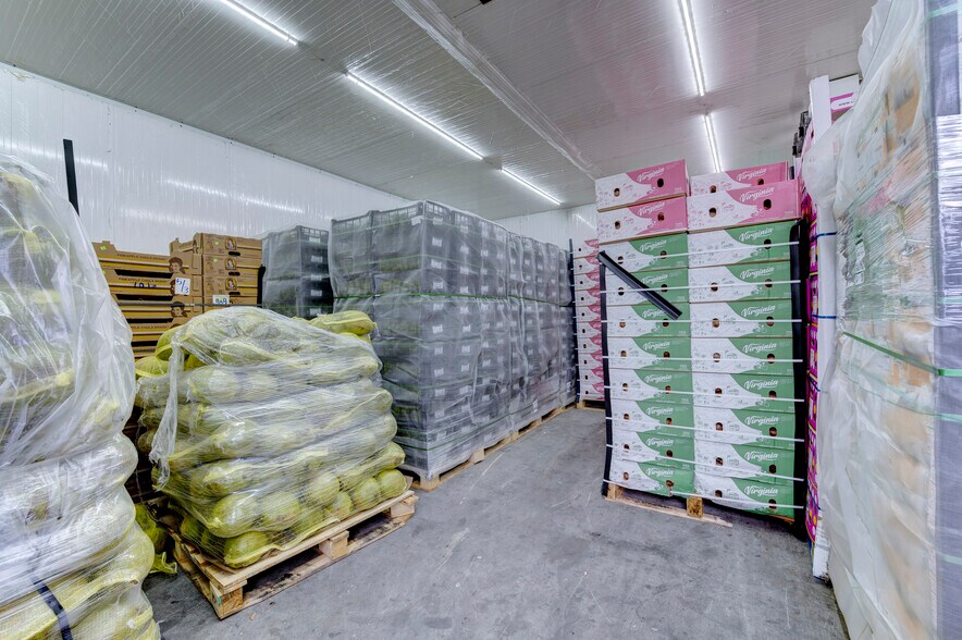 More Photos Of 7414 Domino Ln, Houston Light Distribution For Sale