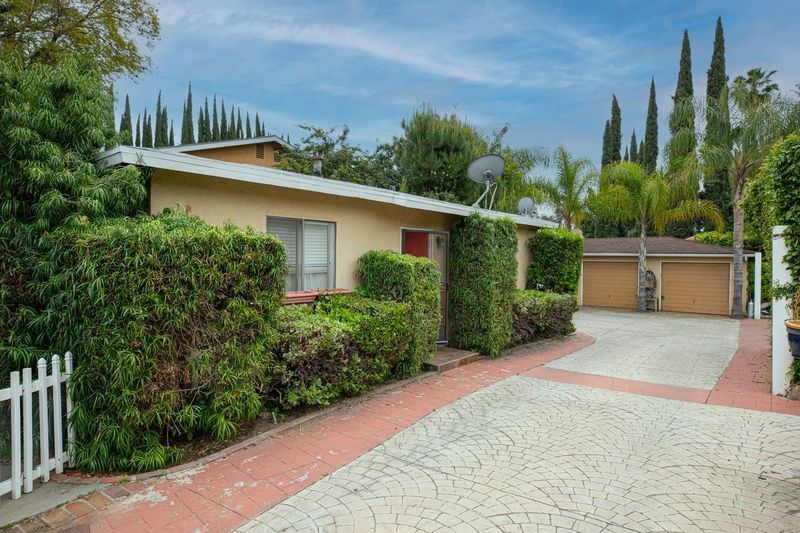 More Photos Of 2170-2178 E Villa St, Pasadena Storefront Retail Residential For Sale