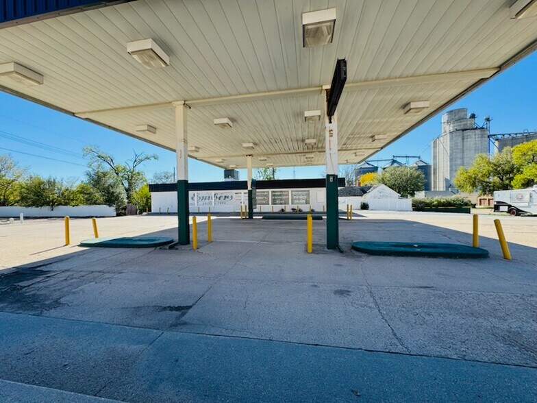 More Photos Of 506 E B St, McCook General Retail For Sale