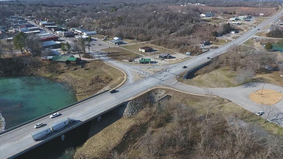 More Photos Of 15 Main St, Mammoth Spring Office For Sale