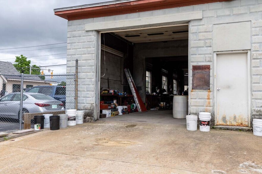 More Photos Of 170 E Main St, Milford Auto Repair For Sale